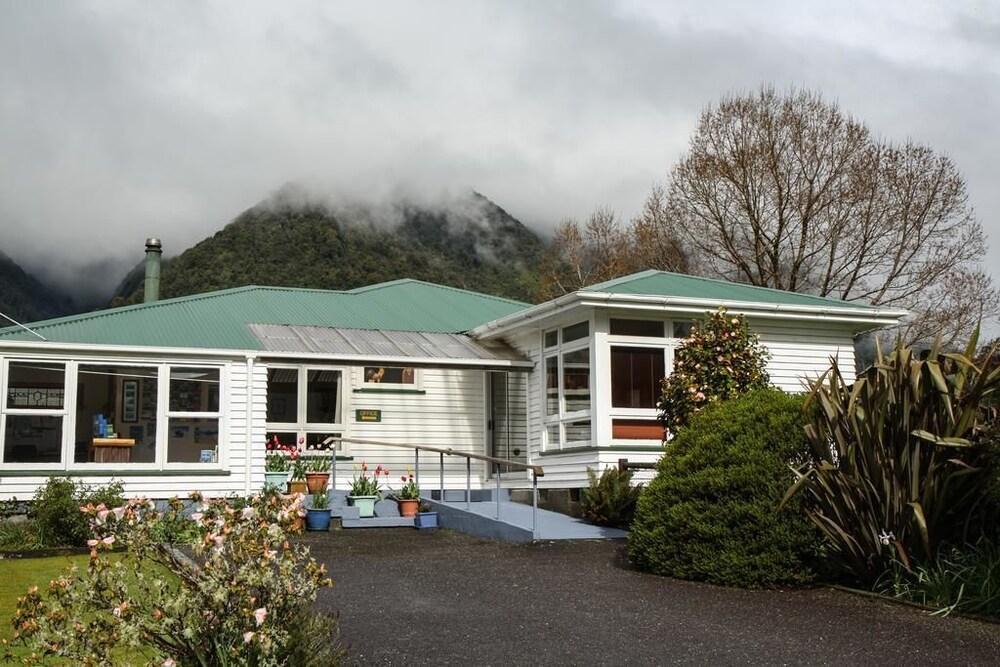 Rainforest Motel Fox Glacier Exterior photo